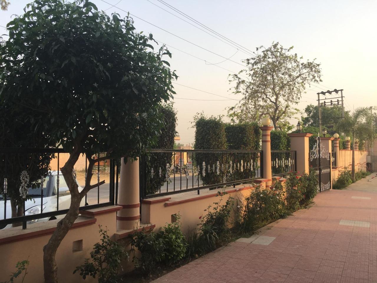 Shiv Hotel And Joe'S Bar & Restaurant Jandiala Exterior foto